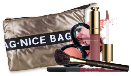 Pierre René Set Lip and Cheek Vánoční Sada - Tvářenka č. 09 6 g + lesk na rty č. 2 8 ml + tužka na sty Matic č. 12 0,4 g + štětec č. 105 Dárková sada