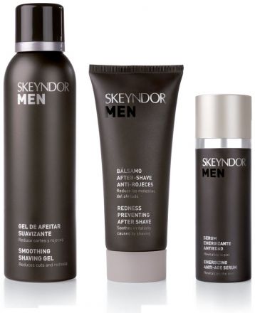 Skeyndor Men Set - Sérum proti stárnutí 30 ml + jemný gel na holení 150 ml + zklidňující balzám po holení 100 ml Pánský batoh Dárková sada