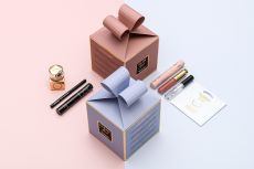 Pierre René Glam Girl Pink Set - Objemová řasenka černá 10 ml + oční linky fix černá 1ml + rozjasňovač na obličej 3,5 g Dárková sada